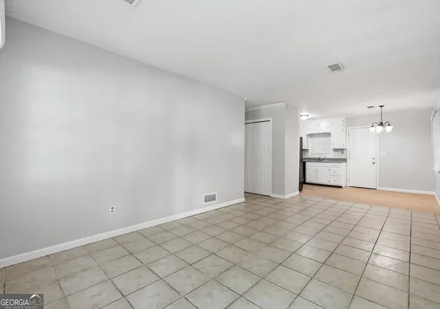 4th image of 2124 Golfview Dr Se, Conyers, GA 30013 | MLS# 10780282