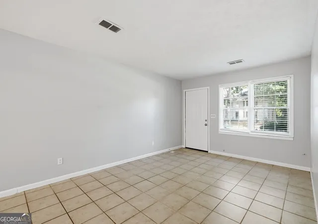 5th image of 2124 Golfview Dr Se, Conyers, GA 30013 | MLS# 10780282