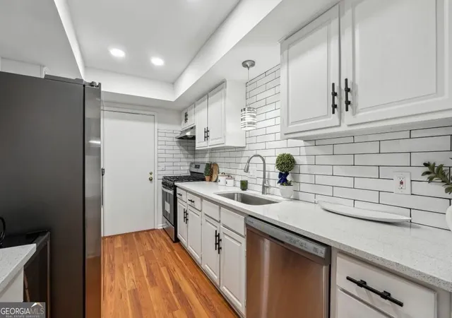 Listing Photo 5 - Condo for sale in building located at 6851 Roswell Rd, Atlanta, GA 30328 - Unit #N-20