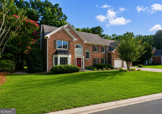 Photo 2 of Sale Pending at 2416 Westport Cir Sw, Marietta, GA 30064 | MLS# 10802560 | Listing updated on 2026-09-01