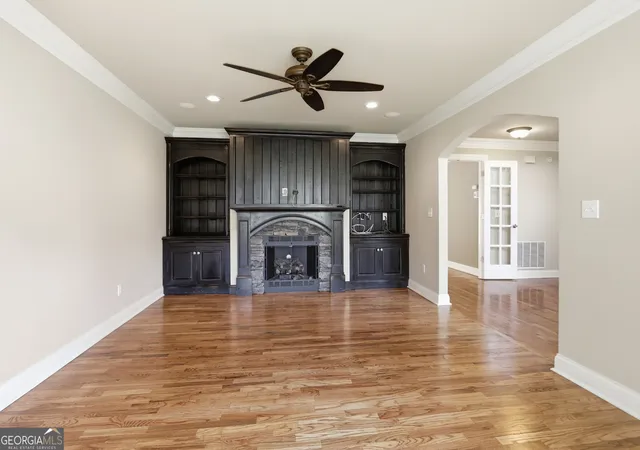 Photo 4 of Sale Pending at 2416 Westport Cir Sw, Marietta, GA 30064 | MLS# 10802560 | Listing updated on 2026-09-01