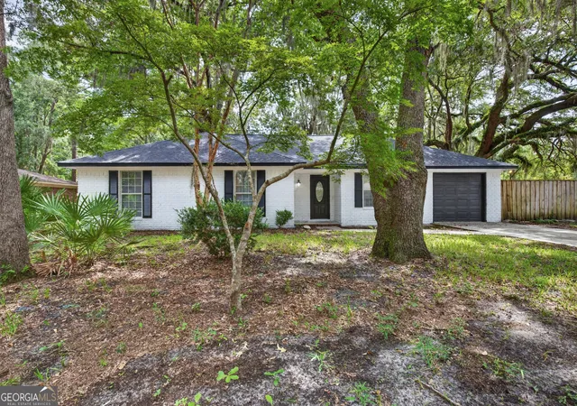 Photo 2 of Sale Pending at 822 Lakeview Ct, Hinesville, GA 31313 | MLS# 10808522 | Listing updated on 2026-10-24