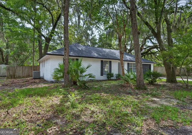 Photo 3 of Sale Pending at 822 Lakeview Ct, Hinesville, GA 31313 | MLS# 10808522 | Listing updated on 2026-10-24