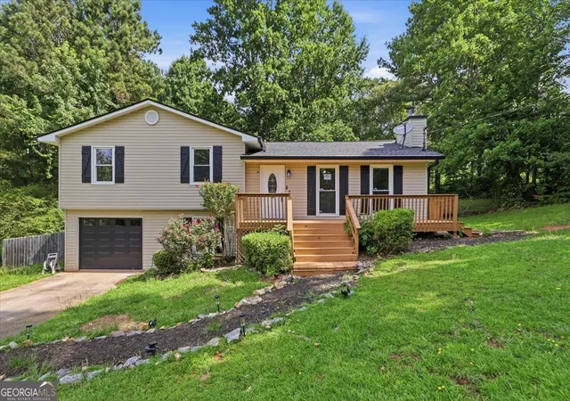 Photo 3 of Single family home for sale at 105 Elberta Dr, Newnan, GA 30265 | MLS# 10781294 | Listing updated on 2026-08-08