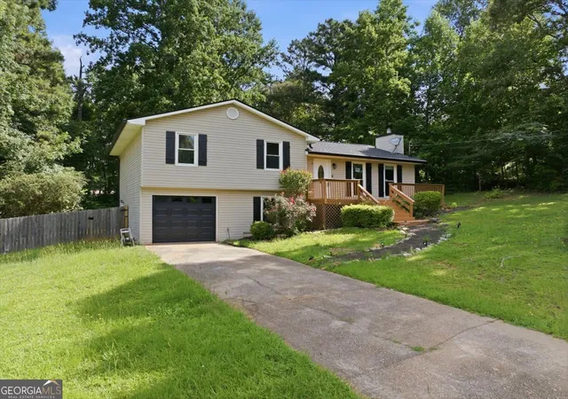 Photo 3 of Single family home for sale at 105 Elberta Dr, Newnan, GA 30265 | MLS# 10781294 | Listing updated on 2026-08-08