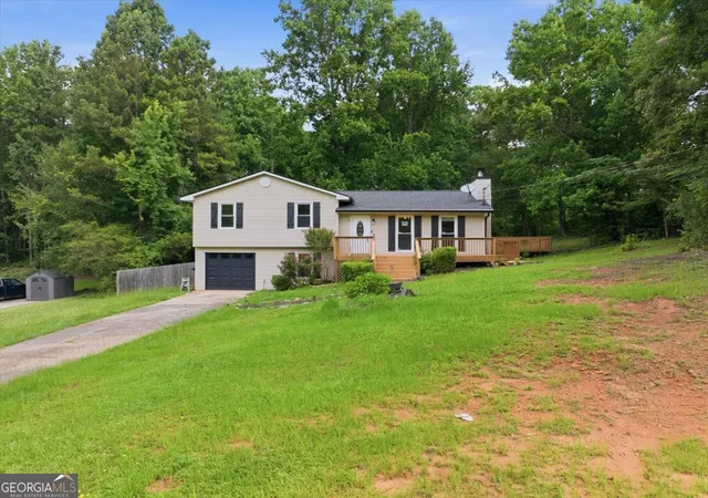Photo 4 of Single family home for sale at 105 Elberta Dr, Newnan, GA 30265 | MLS# 10781294 | Listing updated on 2026-08-08