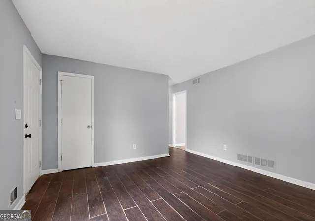 5th image of 6925 Kimberland Gardens Ln, Lithonia, GA 30058 | MLS# 10716471