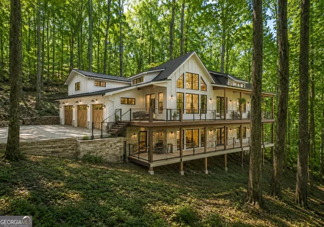 3rd image of 1981 Mountain Dr, Alpharetta, GA 30004 | MLS# 10773344