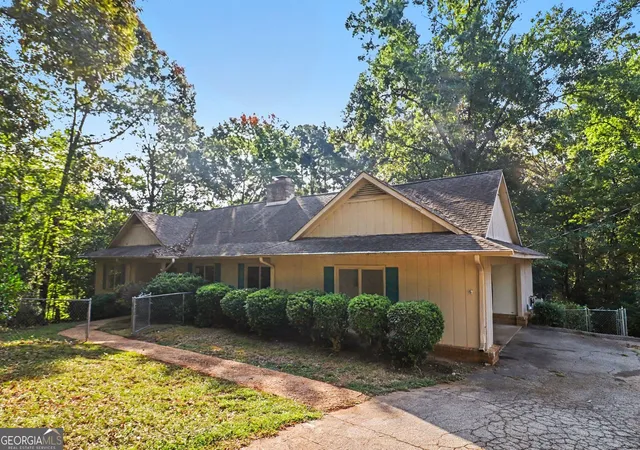 Photo 1 of Sale Pending at 981 Cameron Mill Rd, Lagrange, GA 30240 | MLS# 10835505 | Listing updated on 2026-09-10