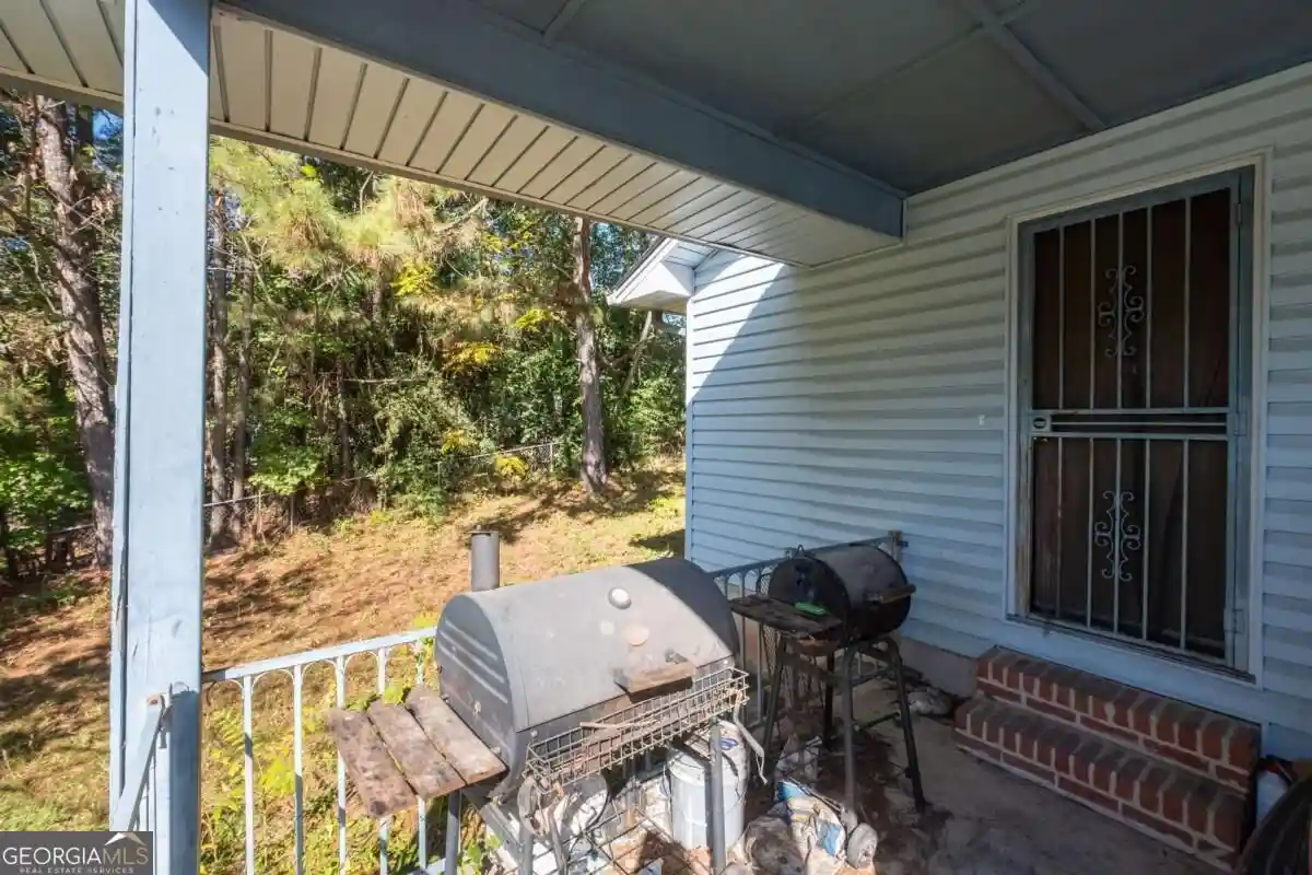 Single family home for sale at 303 Tarragon Way SW, Atlanta, GA 30331 | MLS# 10882392