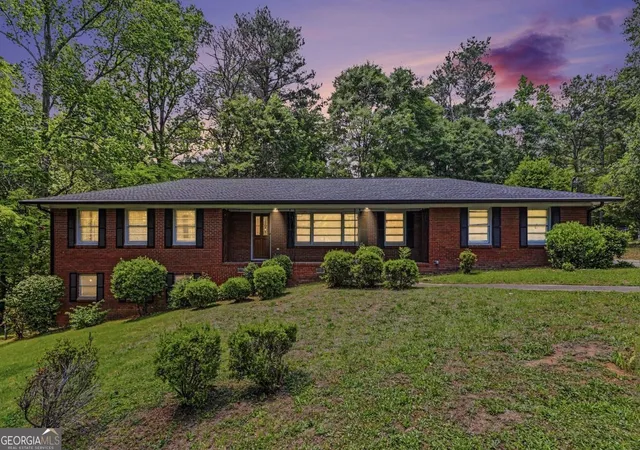 Homes for sale in Fairburn, GA | 14 N Poplar St, Fairburn, GA 30213 | MLS# 10768951