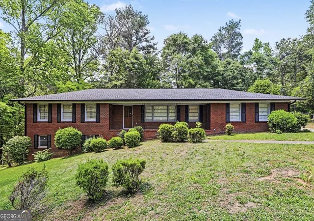 Homes for sale in Fairburn, GA | 14 N Poplar St, Fairburn, GA 30213 | MLS# 10768951