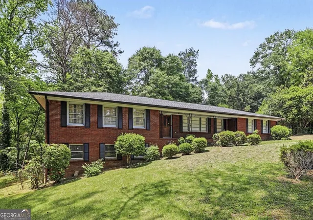 Homes for sale in Fairburn, GA | 14 N Poplar St, Fairburn, GA 30213 | MLS# 10768951