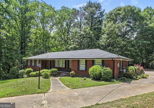 Homes for sale in Fairburn, GA | 14 N Poplar St, Fairburn, GA 30213 | MLS# 10768951