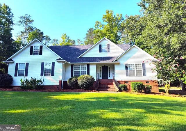 Photo 1 of Single family home for sale at 302 W Lakeview Dr Ne, Milledgeville, GA 31061 | MLS# 10817306 | Listing updated on 2026-09-21