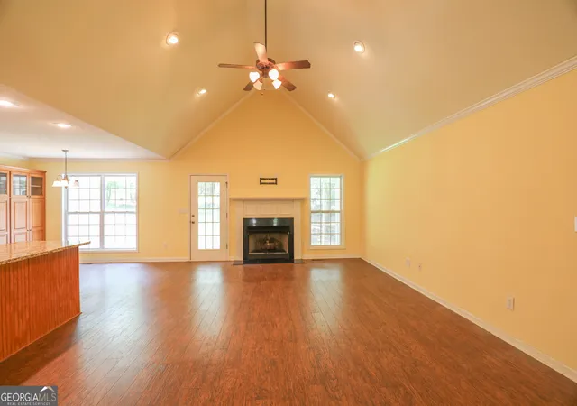 Photo 3 of Single family home for sale at 302 W Lakeview Dr Ne, Milledgeville, GA 31061 | MLS# 10817306 | Listing updated on 2026-09-21