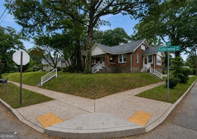 Photo 2 of Single family home for sale at 1025 Katherwood Dr Sw, Atlanta, GA 30310 | MLS# 10805152 | Listing updated on 2026-09-14