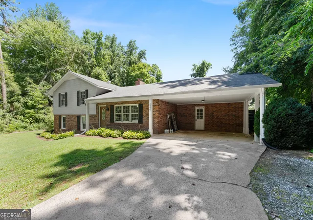 Photo 3 of Single family home for sale at 546 Barron Dr, Clarkesville, GA 30523 | MLS# 10771220 | Listing updated on 2026-09-06