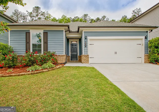 Photo 2 of Single family home for sale at 114 Vivian Ln, Peachtree City, GA 30269 | MLS# 10836717 | Listing updated on 2026-09-14
