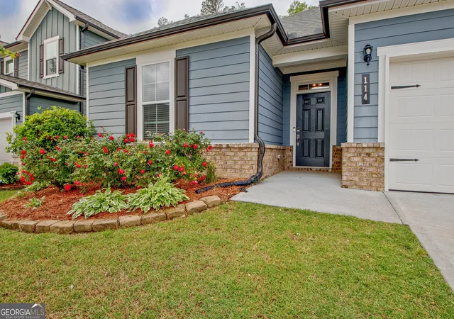 Photo 3 of Single family home for sale at 114 Vivian Ln, Peachtree City, GA 30269 | MLS# 10836717 | Listing updated on 2026-09-14