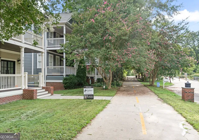 Photo 2 of Sale Pending at 1062 Nw Lena St, Atlanta, GA 30314 | MLS# 10807997 | Listing updated on 2026-08-19