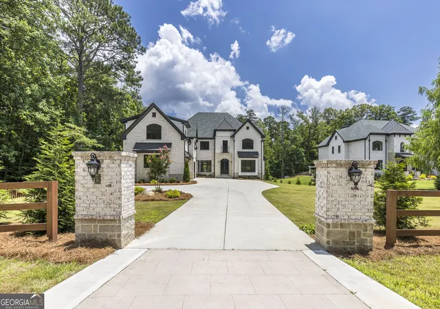Photo 1 of Mansion for sale at 10765 Shallowford Rd, Roswell, GA 30075 | MLS# 10804530 | Listing updated on 2026-09-11