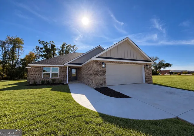 Single family home for sale at 122 Parker Pl, Lyons, GA 30436 | MLS# 10811965