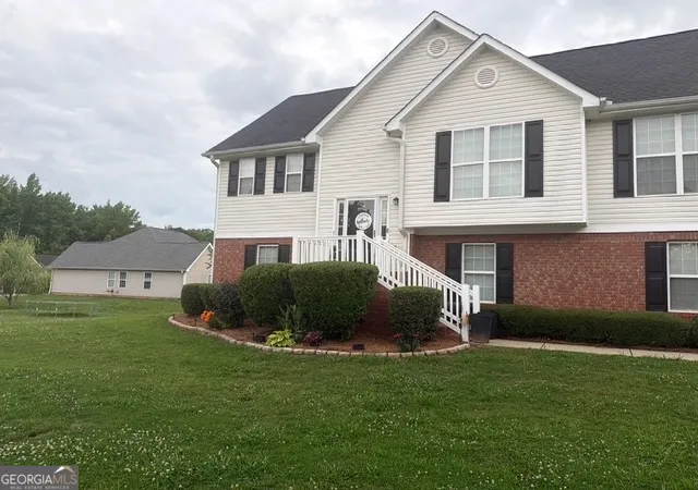 Photo 1 of Single family home for sale at 300 Vineyard Ridge Ln, Griffin, GA 30223 | MLS# 10804190 | Listing updated on 2026-07-26