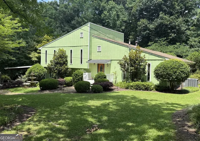 Photo 2 of Single family home for sale at 2880 Almand Ct Nw, Conyers, GA 30012 | MLS# 10816926 | Listing updated on 2026-08-26