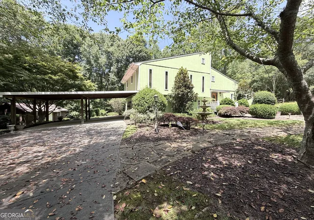 Photo 3 of Single family home for sale at 2880 Almand Ct Nw, Conyers, GA 30012 | MLS# 10816926 | Listing updated on 2026-08-26