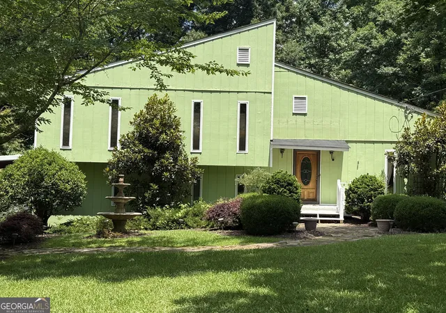 Photo 4 of Single family home for sale at 2880 Almand Ct Nw, Conyers, GA 30012 | MLS# 10816926 | Listing updated on 2026-08-26