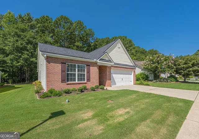 3rd image of 912 Village View Cir, Loganville, GA 30052 | MLS# 10828129