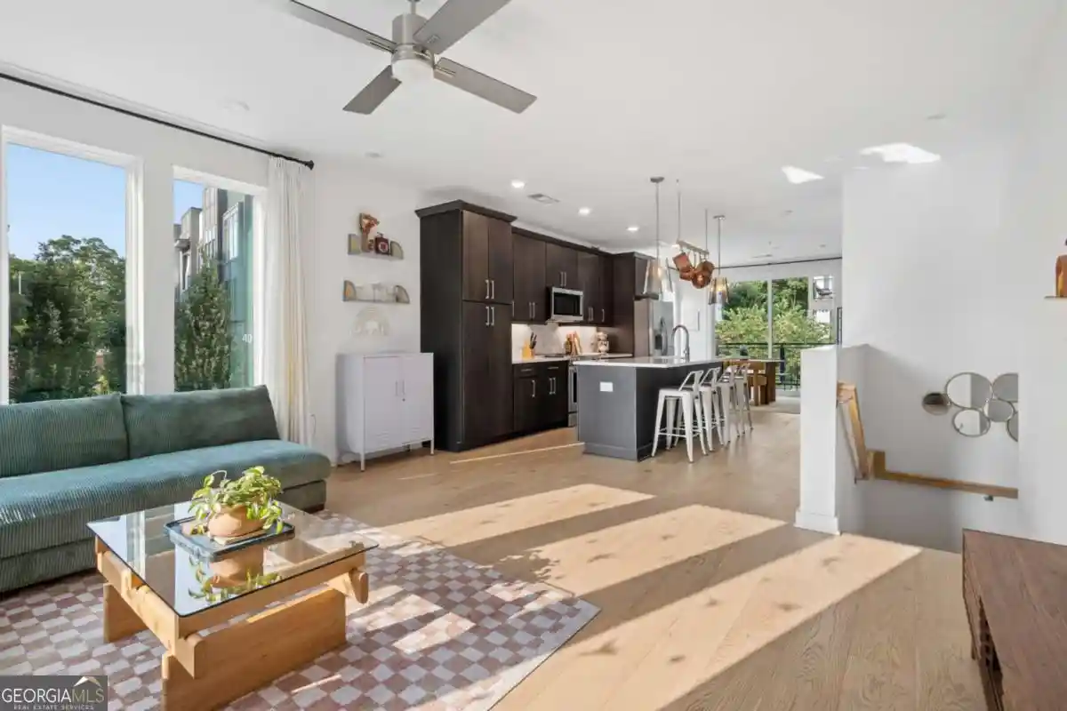 Listing Photo 1 - Condo for sale in 403 Pratt Dr SE located at 403 Pratt Dr SE, Atlanta, GA 30315 - Unit #1001