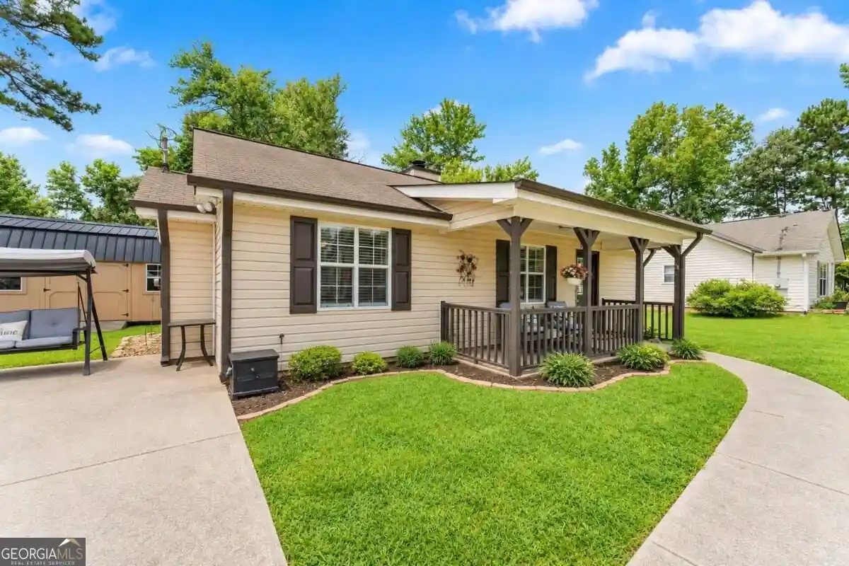 Photo 1 of Single family home for sale at 2560 Fairlane Dr, Cumming, GA 30041 | MLS# 10867509 | Listing updated on 2026-10-19