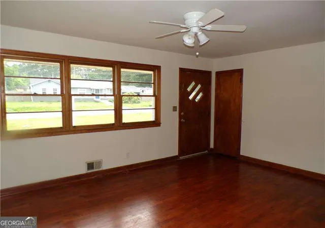 Photo 3 of Sale Pending at 1021 Jones Mill Rd, Cartersville, GA 30120 | MLS# 10788237 | Listing updated on 2026-09-28