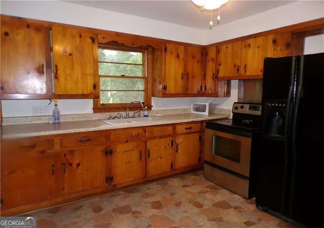 Photo 4 of Sale Pending at 1021 Jones Mill Rd, Cartersville, GA 30120 | MLS# 10788237 | Listing updated on 2026-09-28