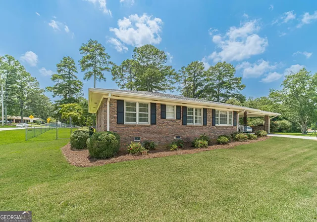 Photo 2 of Single family home for sale at 2303 Rockbridge Rd, Stone Mountain, GA 30087 | MLS# 10815571 | Listing updated on 2026-09-15