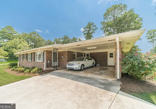 Photo 3 of Single family home for sale at 2303 Rockbridge Rd, Stone Mountain, GA 30087 | MLS# 10815571 | Listing updated on 2026-09-15