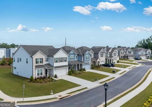 3rd image of 3995 Alderstone Dr, Flowery Branch, GA 30542 | MLS# 10819426