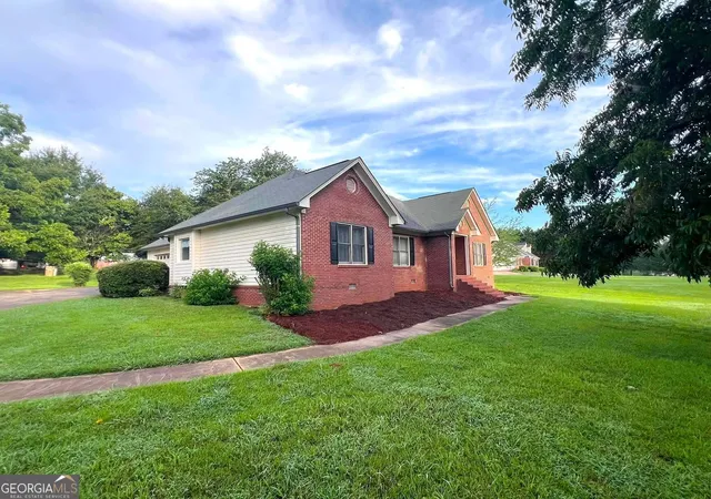 Photo 2 of Single family home for sale at 125 Wedgefield Dr, Mcdonough, GA 30252 | MLS# 10812200 | Listing updated on 2026-09-12