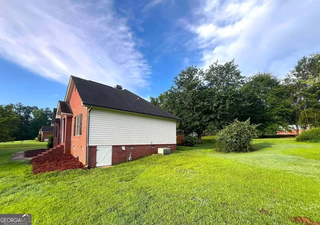 Photo 3 of Single family home for sale at 125 Wedgefield Dr, Mcdonough, GA 30252 | MLS# 10812200 | Listing updated on 2026-09-12