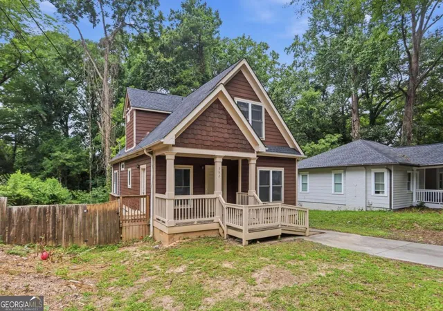 Photo 3 of Single family home for sale at 562 Woodlawn Ave Nw, Atlanta, GA 30318 | MLS# 10795548 | Listing updated on 2026-09-03