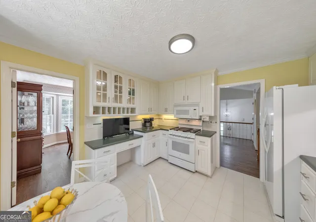 Photo 3 of Single family home for sale at 11675 Highland Colony Dr, Roswell, GA 30075 | MLS# 10807770 | Listing updated on 2026-09-09