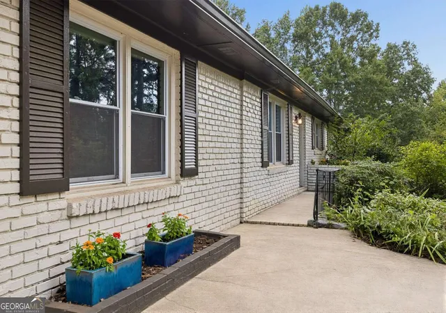 Photo 3 of Single family home for sale at 412 Derbyshire Dr, Stone Mountain, GA 30088 | MLS# 10812144 | Listing updated on 2026-09-11