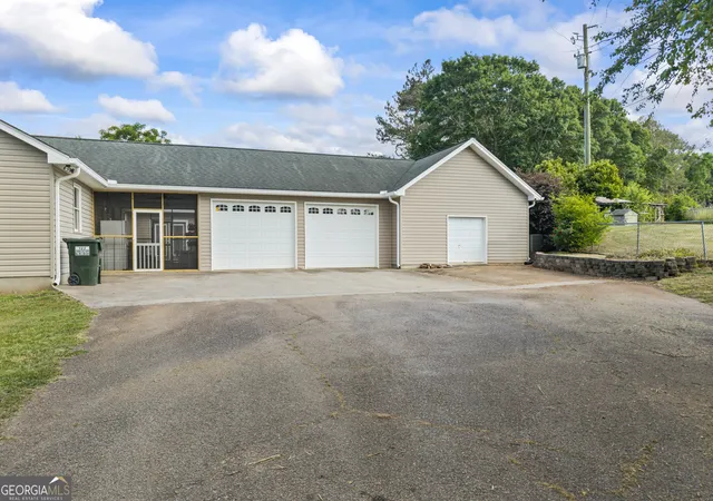 3rd image of 976 Shoal Creek Rd, Lavonia, GA 30553 | MLS# 10770620