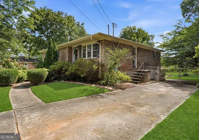 Photo 3 of Single family home for sale at 3401 Emerson St Se, Smyrna, GA 30082 | MLS# 10789042 | Listing updated on 2026-09-14