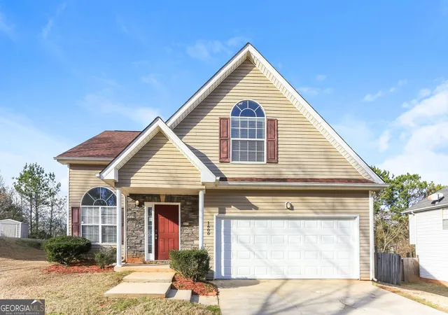 Photo 1 of Sale Pending at 1600 Beech Grove Dr, Hampton, GA 30228 | MLS# 10826580 | Listing updated on 2026-09-14