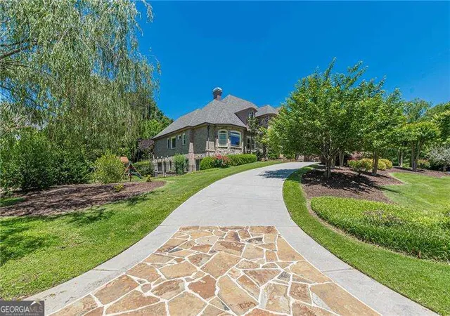 3rd image of 730 Glenairy Dr, Sandy Springs, GA 30328 | MLS# 10769920
