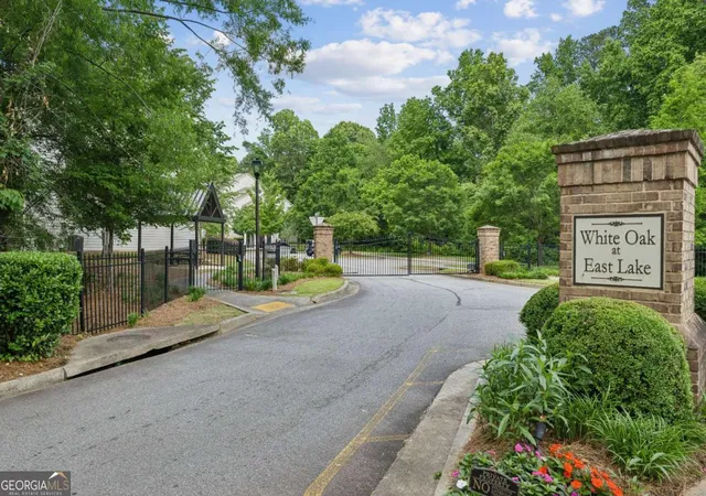 3rd image of 2817 White Oak Ln, Decatur, GA 30032 | MLS# 10672643