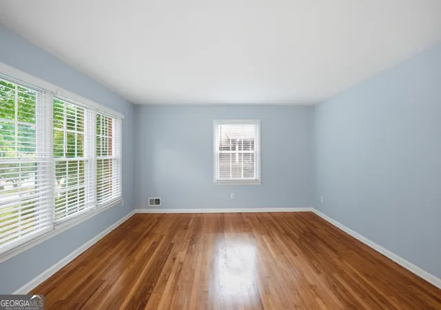 Photo 3 of Single family home for sale at 1604 Drayton Woods Dr, Tucker, GA 30084 | MLS# 10825767 | Listing updated on 2026-10-02